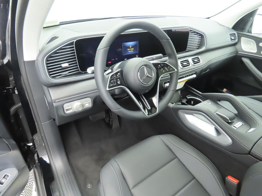 2026 Mercedes Benz GLS 450 4MATIC photo 9