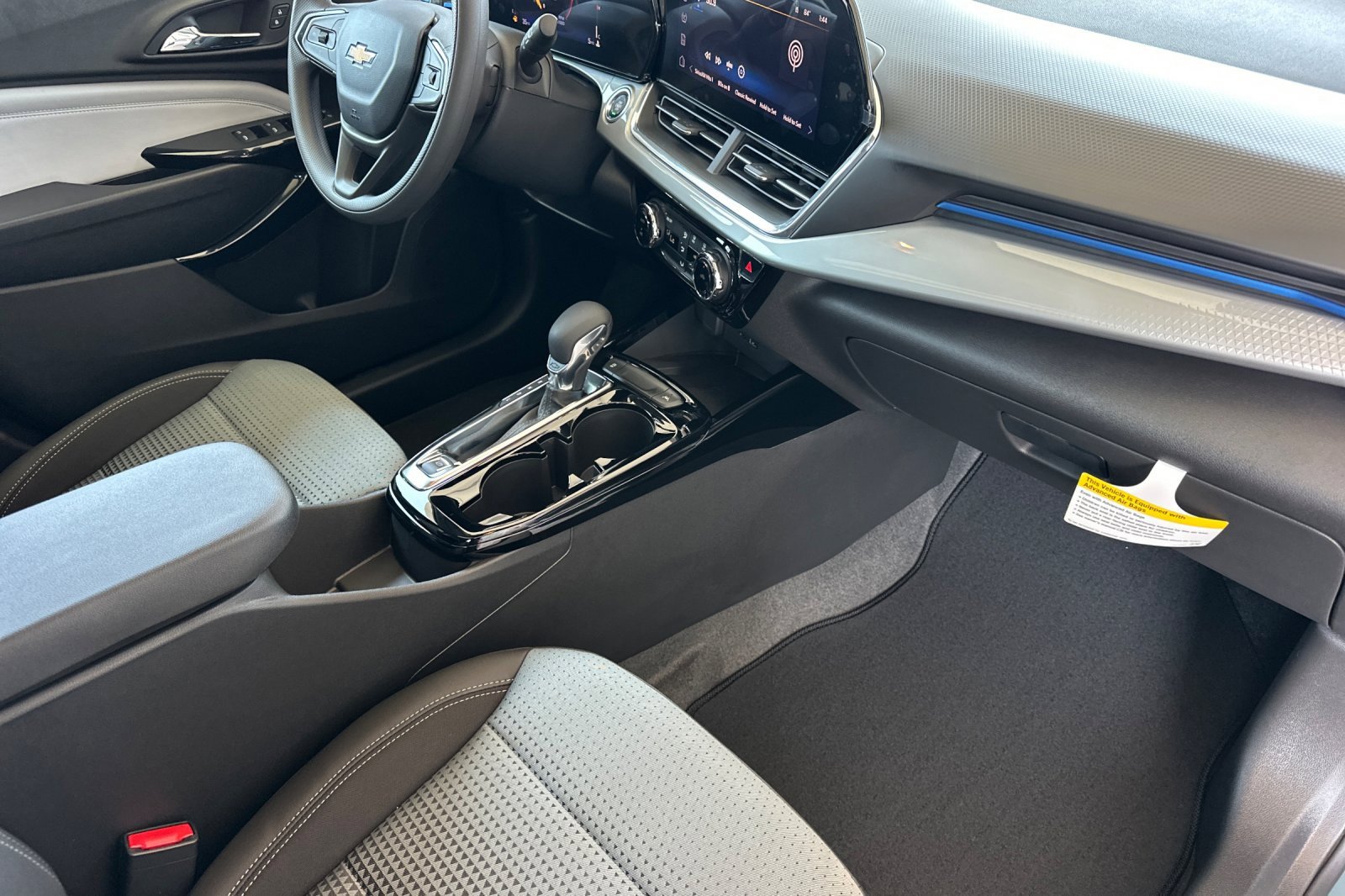 2025 Chevrolet Trax LT photo 16