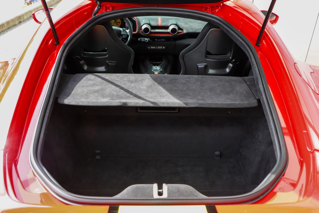 2023 Ferrari 812 Competizione photo 14