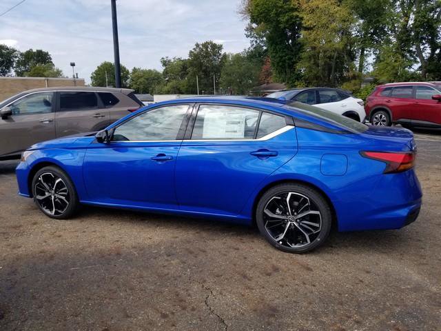 2025 Nissan Altima 2.5 SR photo 2