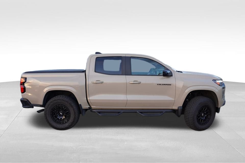 2023 Chevrolet Colorado Z71 photo 2