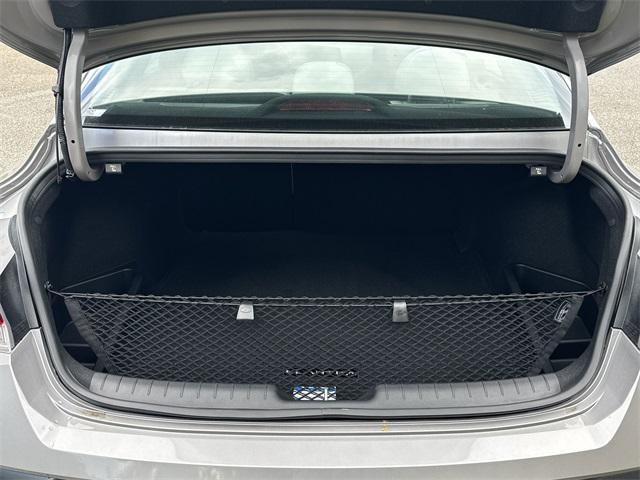 2025 Hyundai Elantra Hybrid Limited photo 18