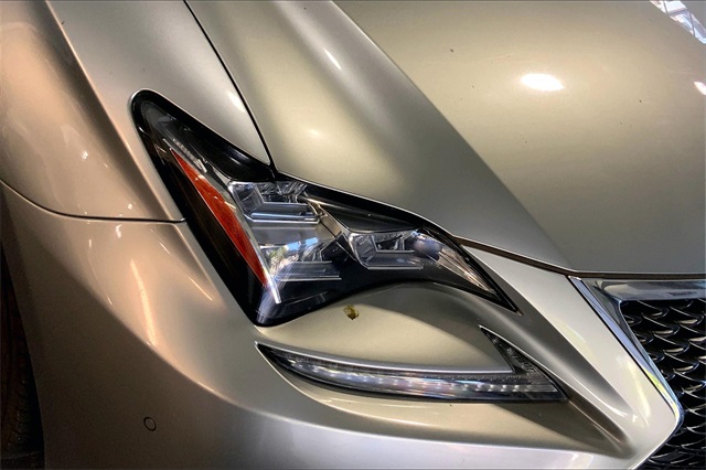 2017 Lexus RC 200t photo 26