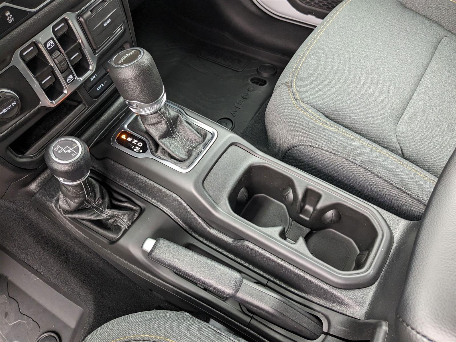 2025 Jeep Gladiator Sport S photo 13