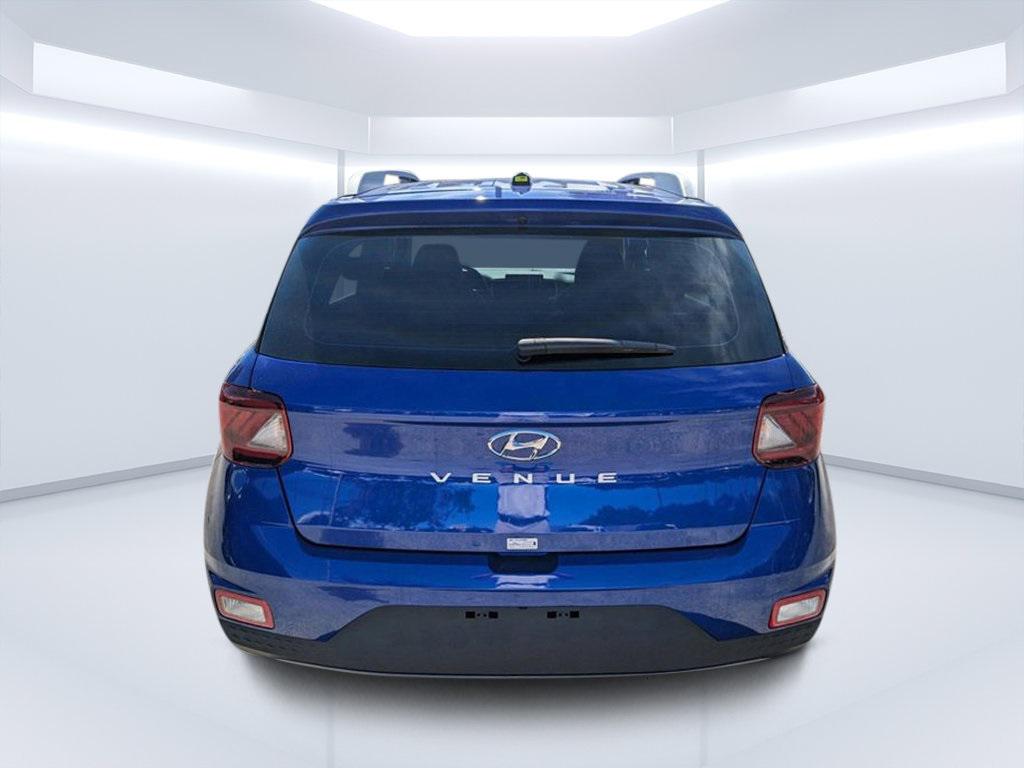 2025 Hyundai Venue Limited photo 4