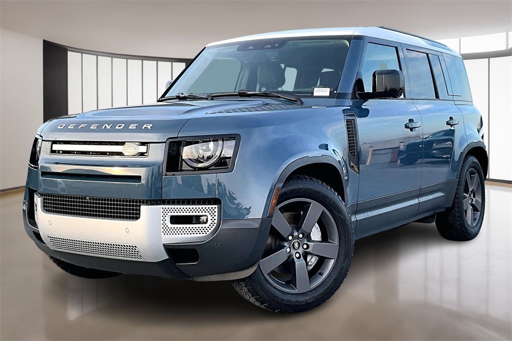 2025 Land Rover Defender S's photo