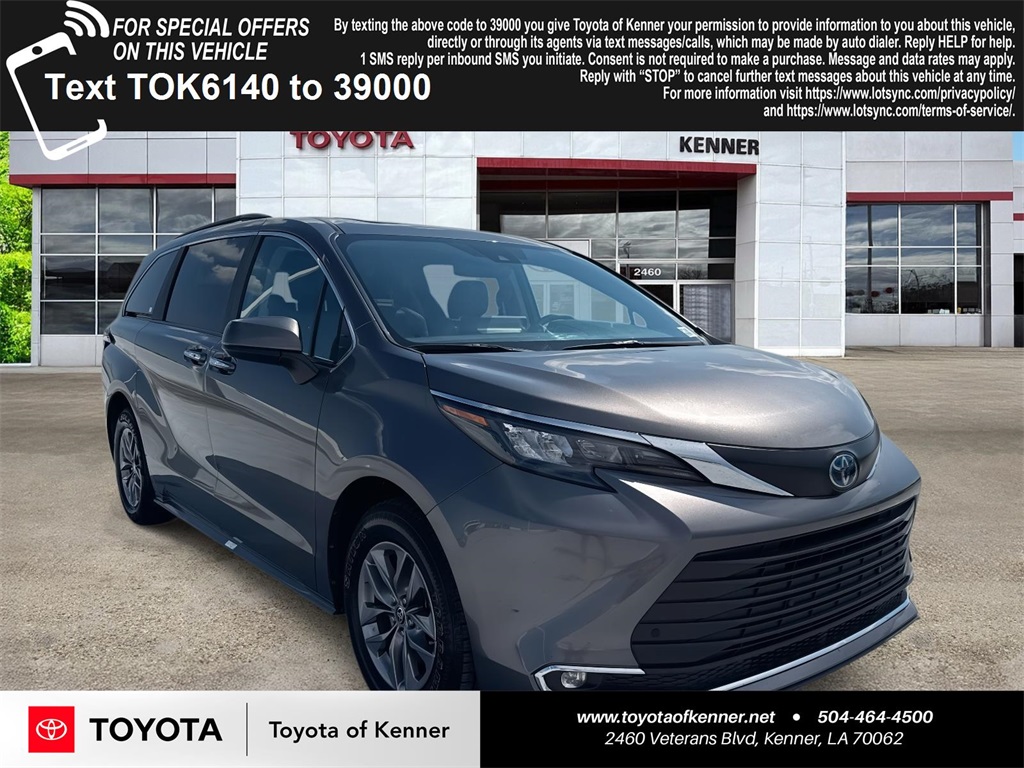 2024 Toyota Sienna XLE's photo