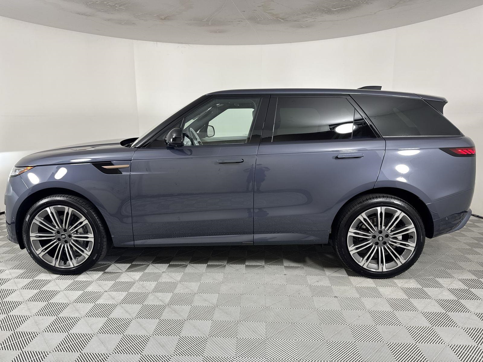 2025 Land Rover Range Rover Sport SE photo 2