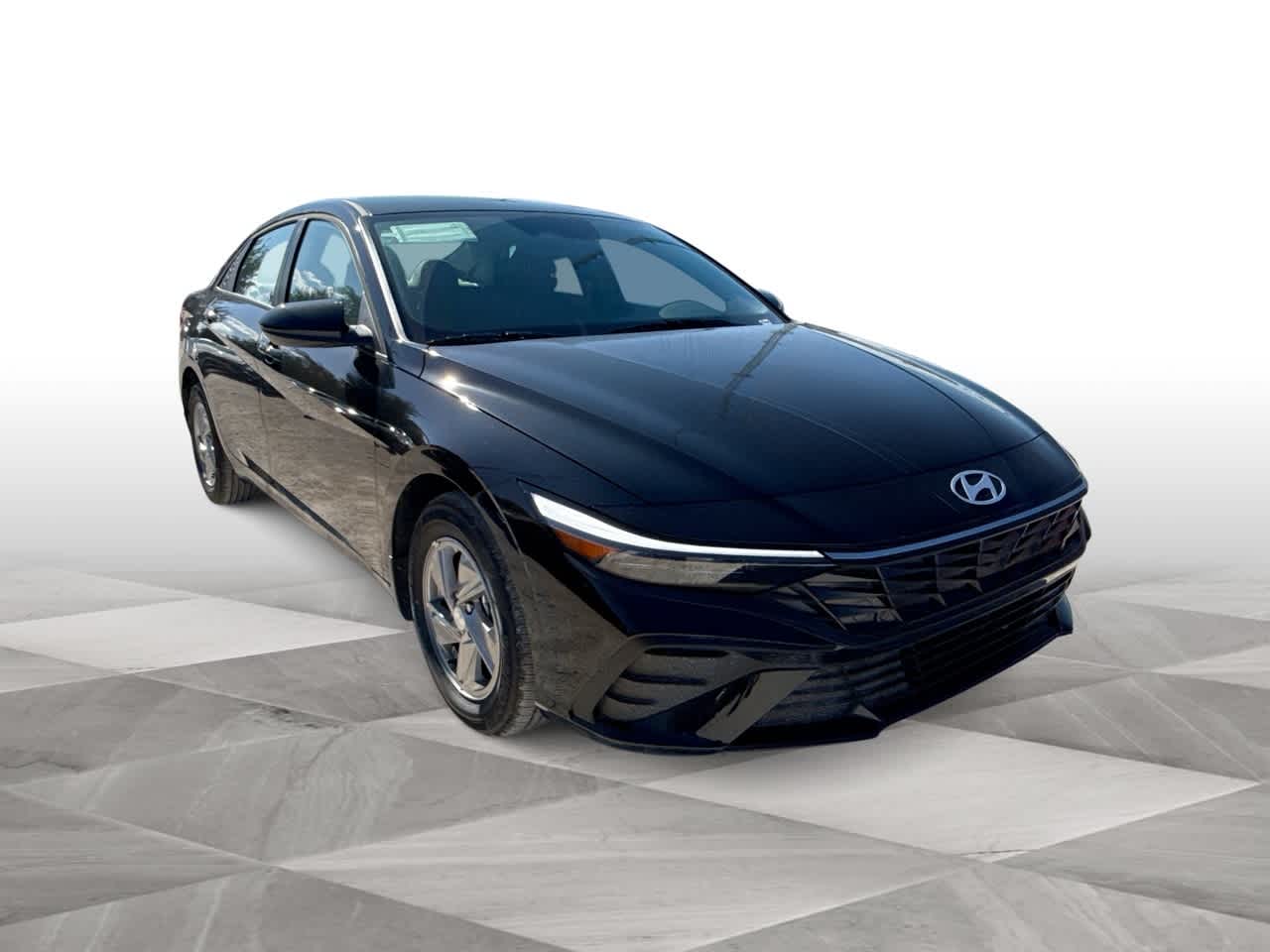 2025 Hyundai Elantra SE photo 2