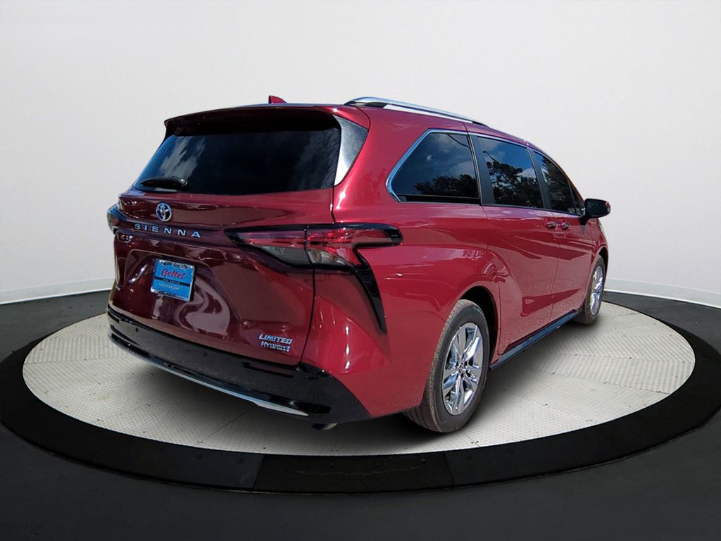 2023 Toyota Sienna Limited photo 4