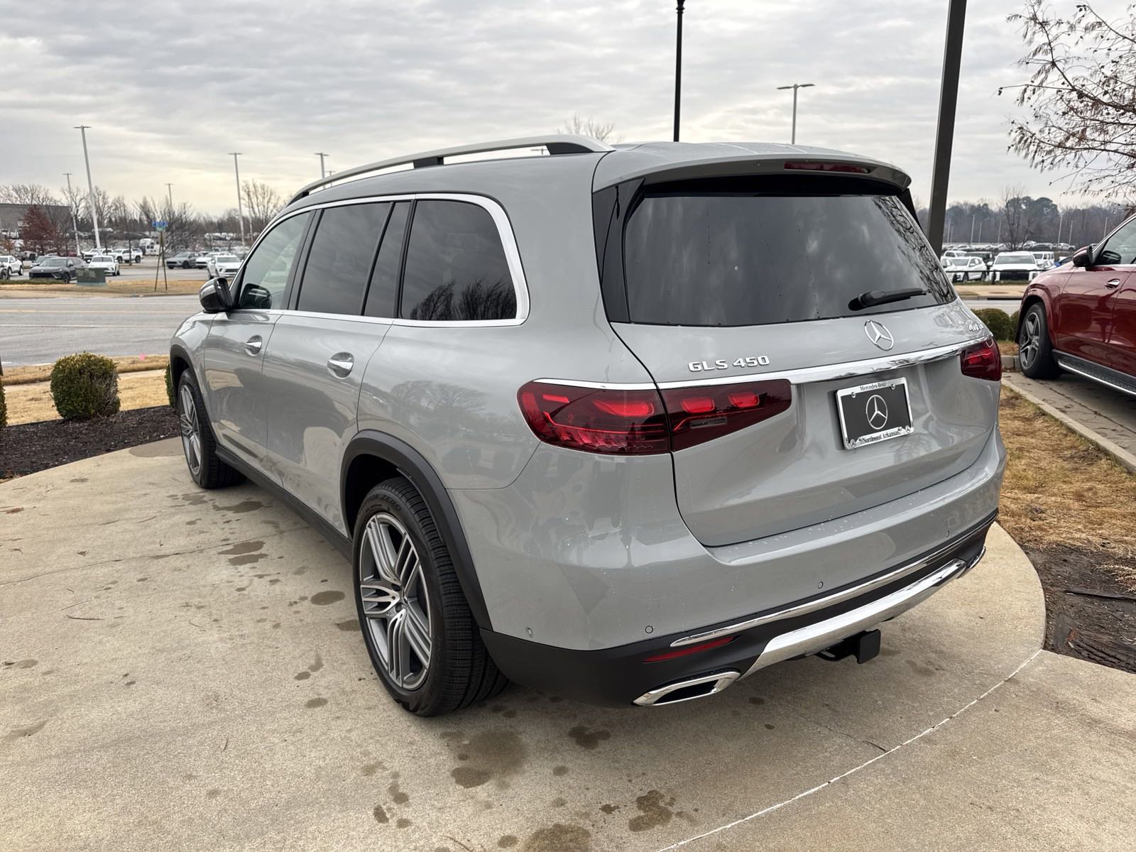 2025 Mercedes Benz GLS 450 4MATIC photo 4