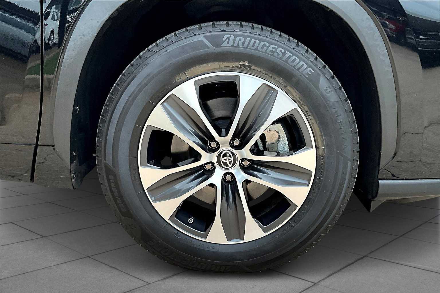 2021 Toyota Highlander Hybrid XLE photo 2