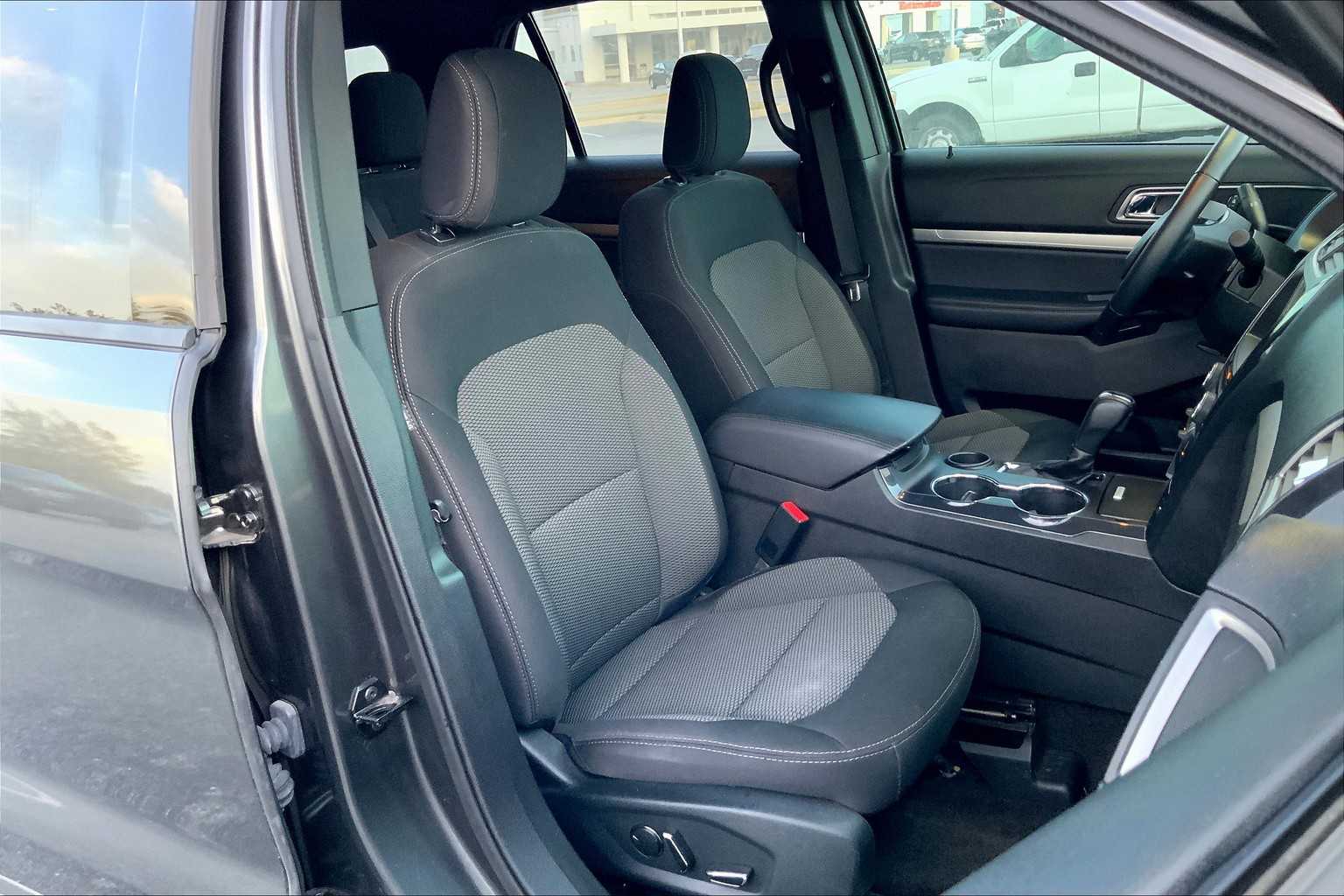 2018 Ford Explorer XLT photo 8