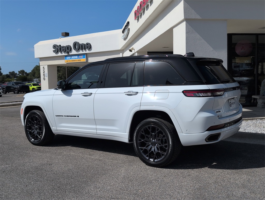 2025 Jeep Grand Cherokee Summit photo 4