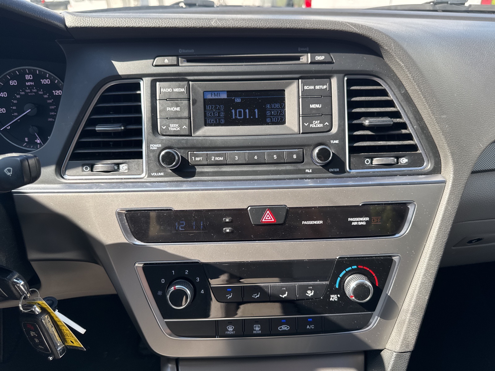 2015 Hyundai Sonata SE photo 26