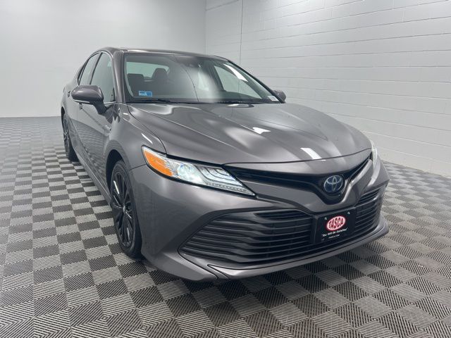 2020 Toyota Camry XLE's photo