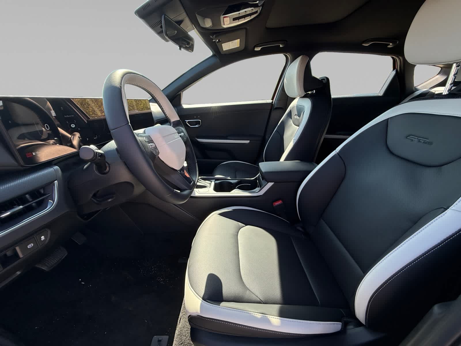 2025 Kia K4 GT-Line photo 9