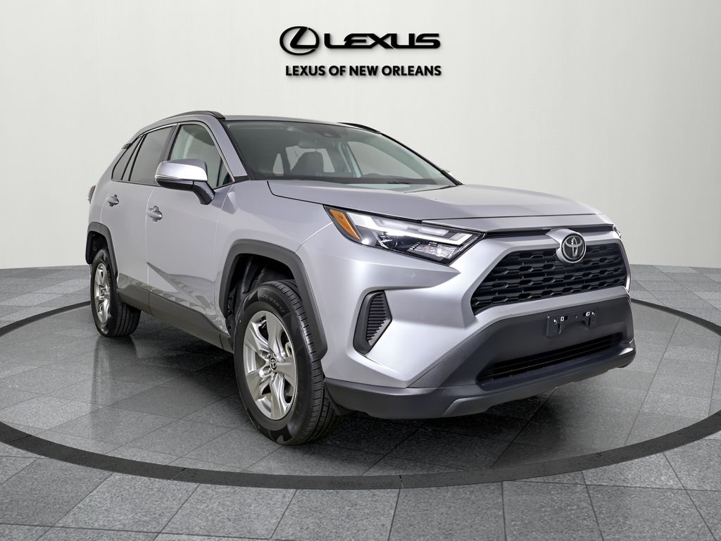 2024 Toyota RAV4 XLE's photo