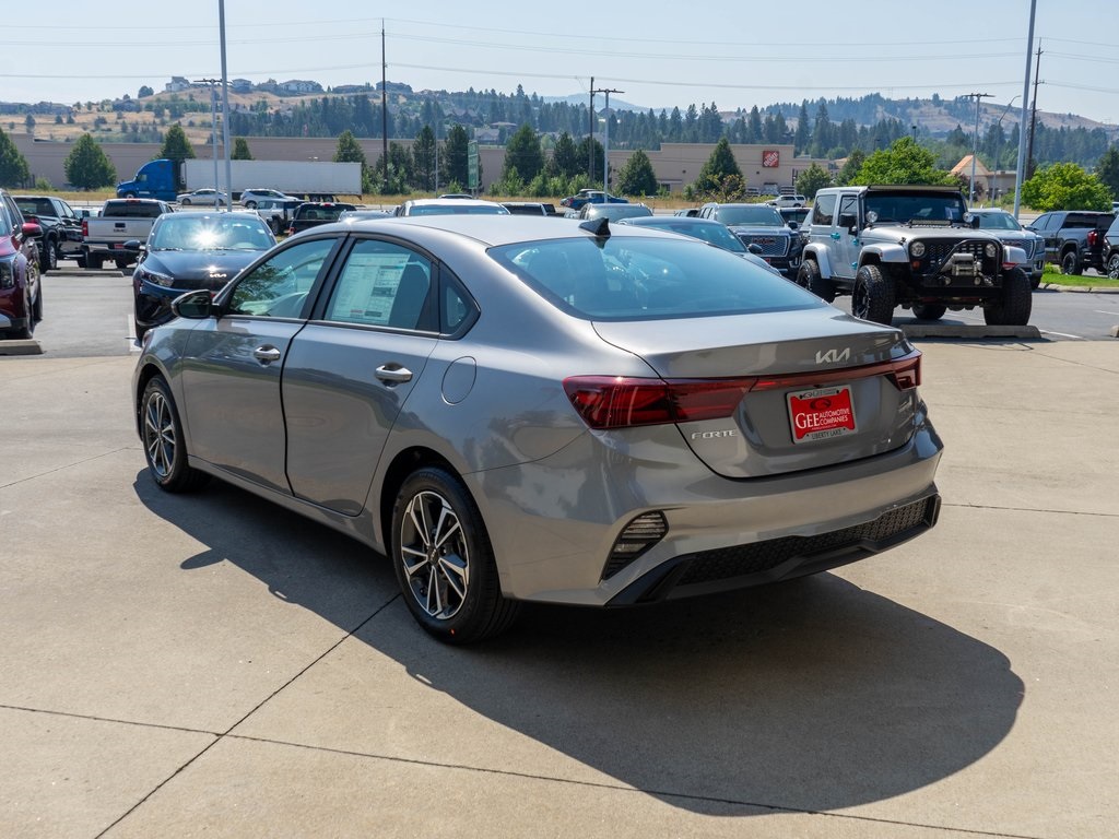 2024 Kia Forte LXS photo 5