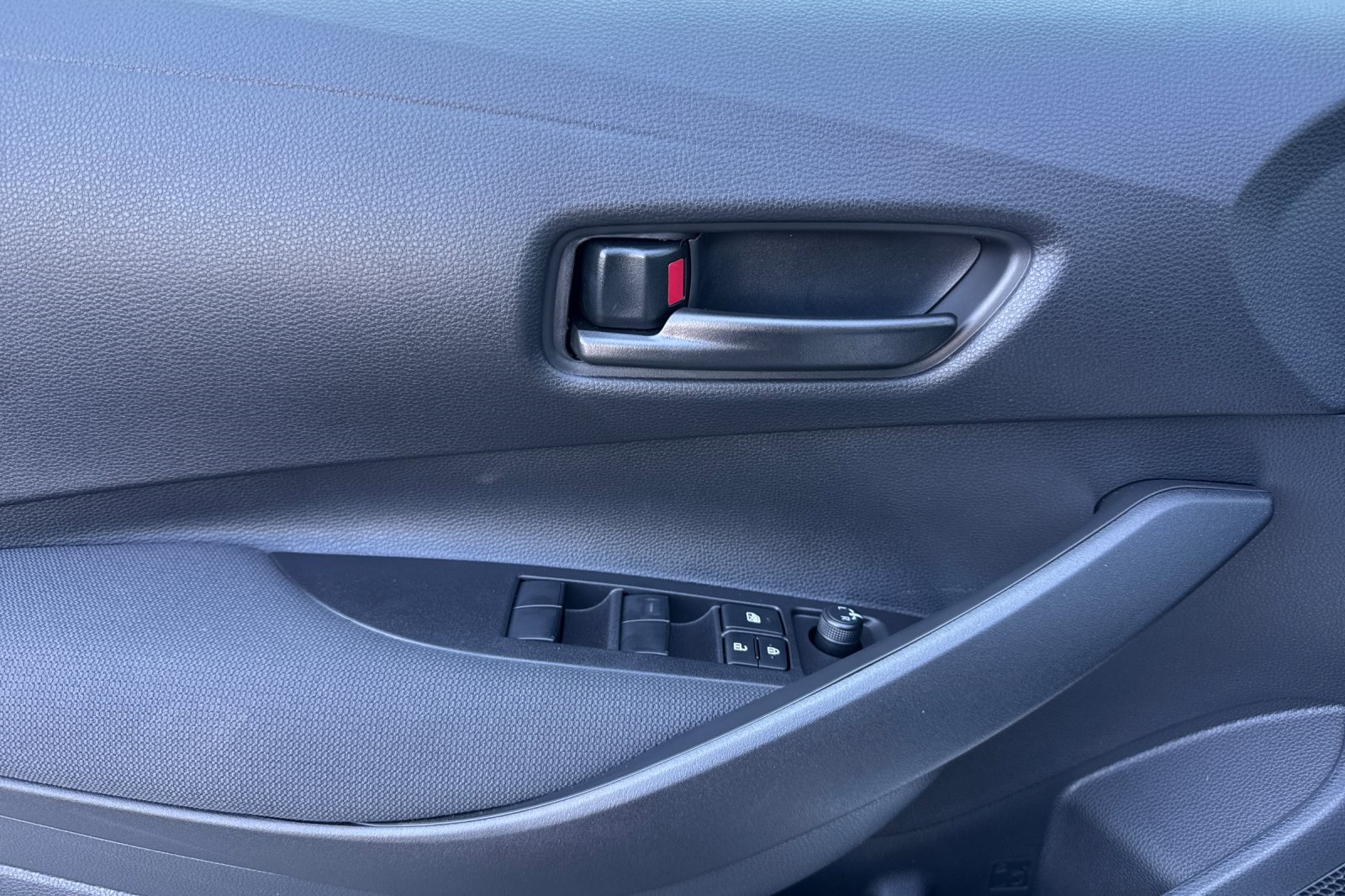 2025 Toyota Corolla LE photo 13