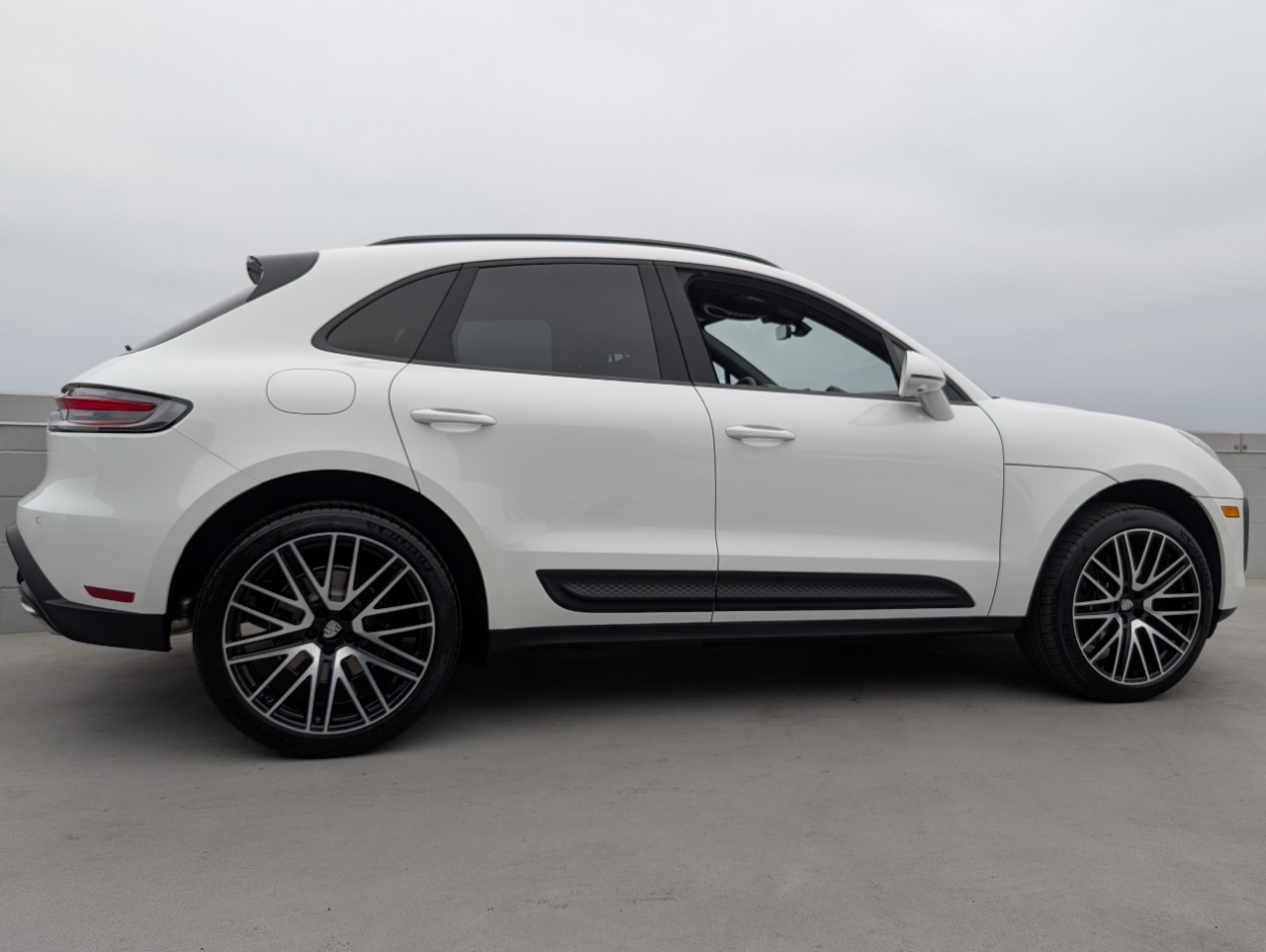 2025 Porsche Macan T photo 22