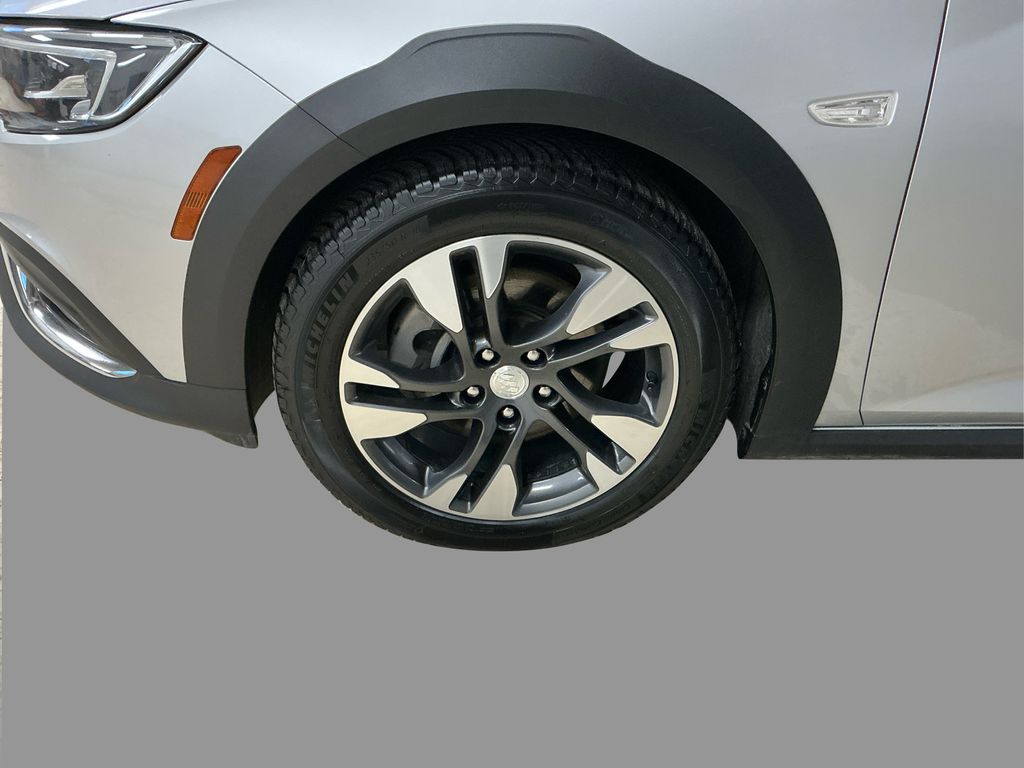 2018 Buick Regal TourX Essence photo 16