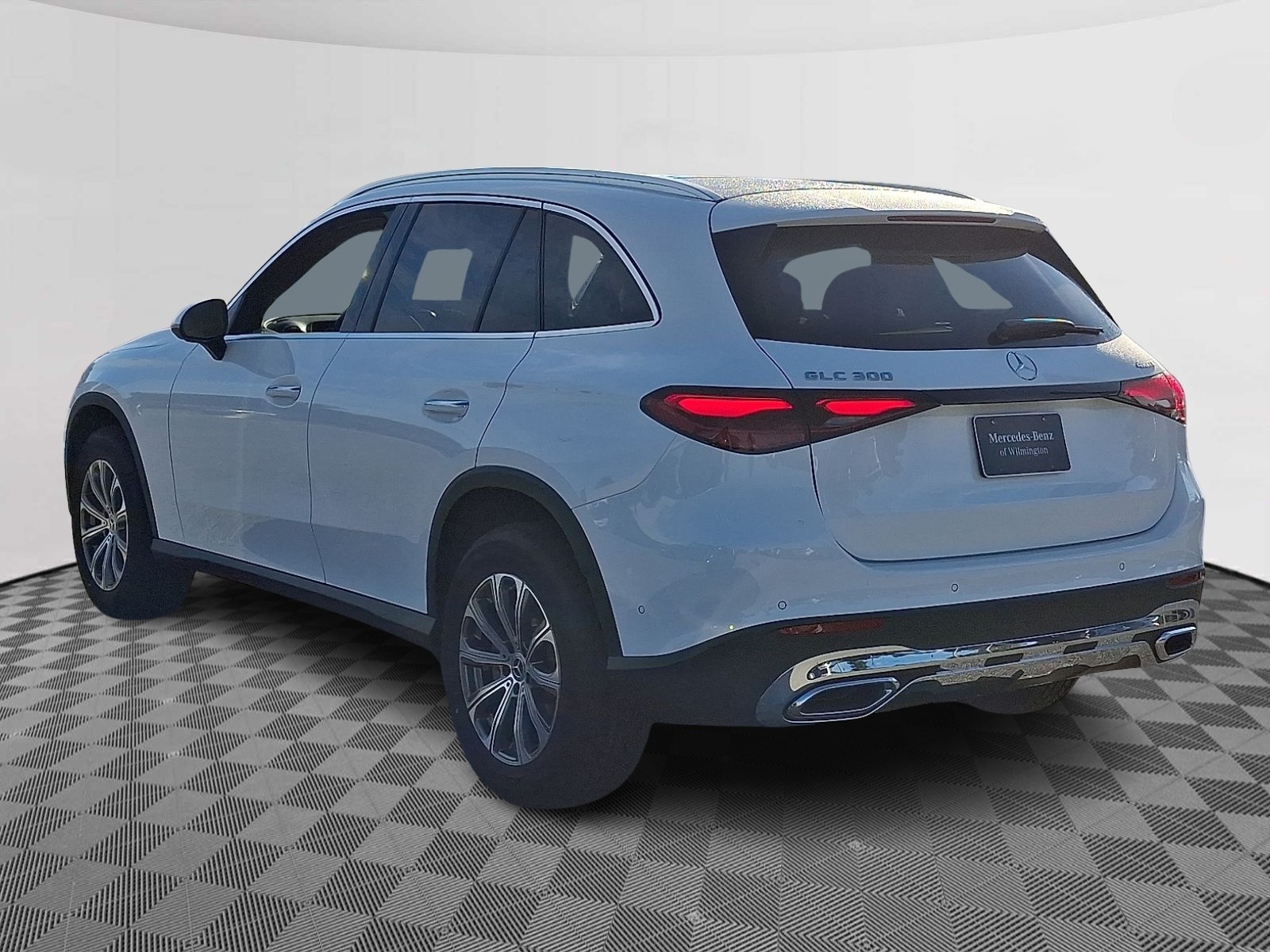 2026 Mercedes Benz GLC 300 4MATIC photo 3