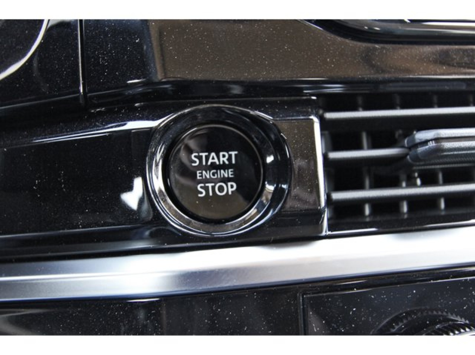 2025 Nissan Pathfinder Platinum Black at Robbins Nissan