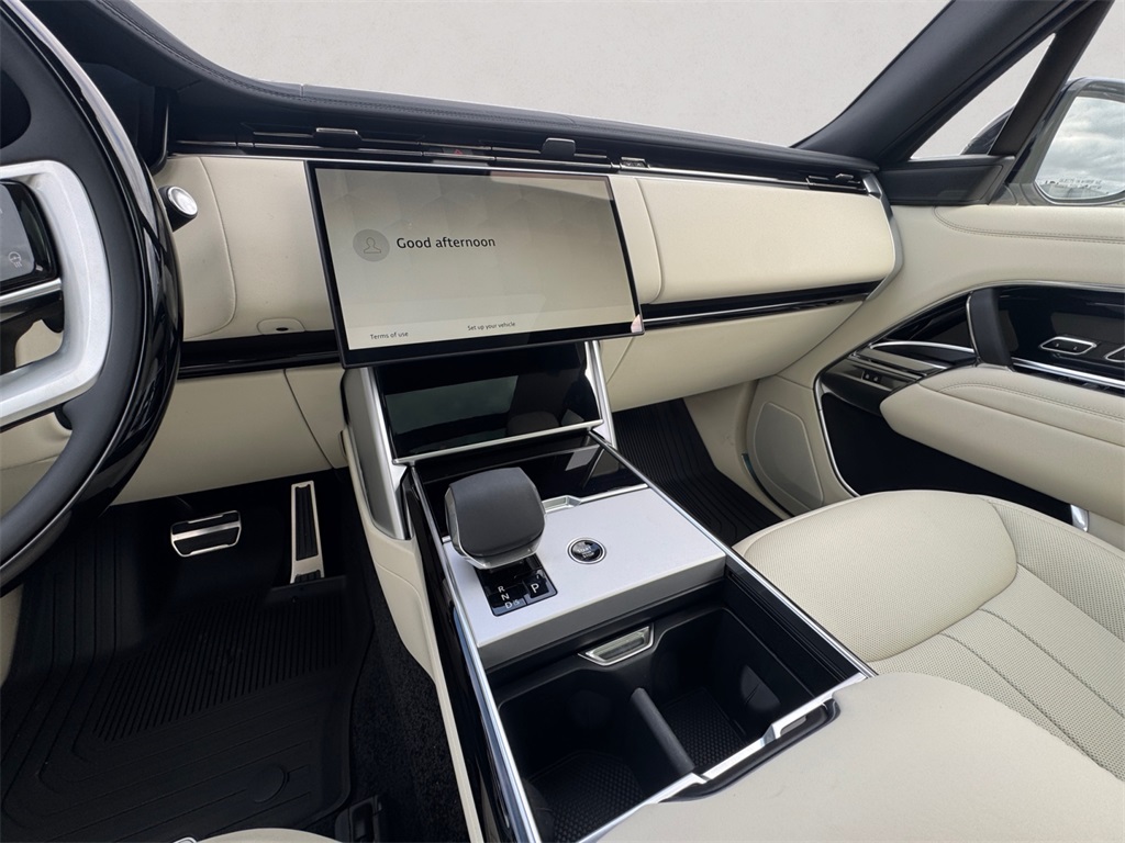 2025 Land Rover Range Rover SE photo 11