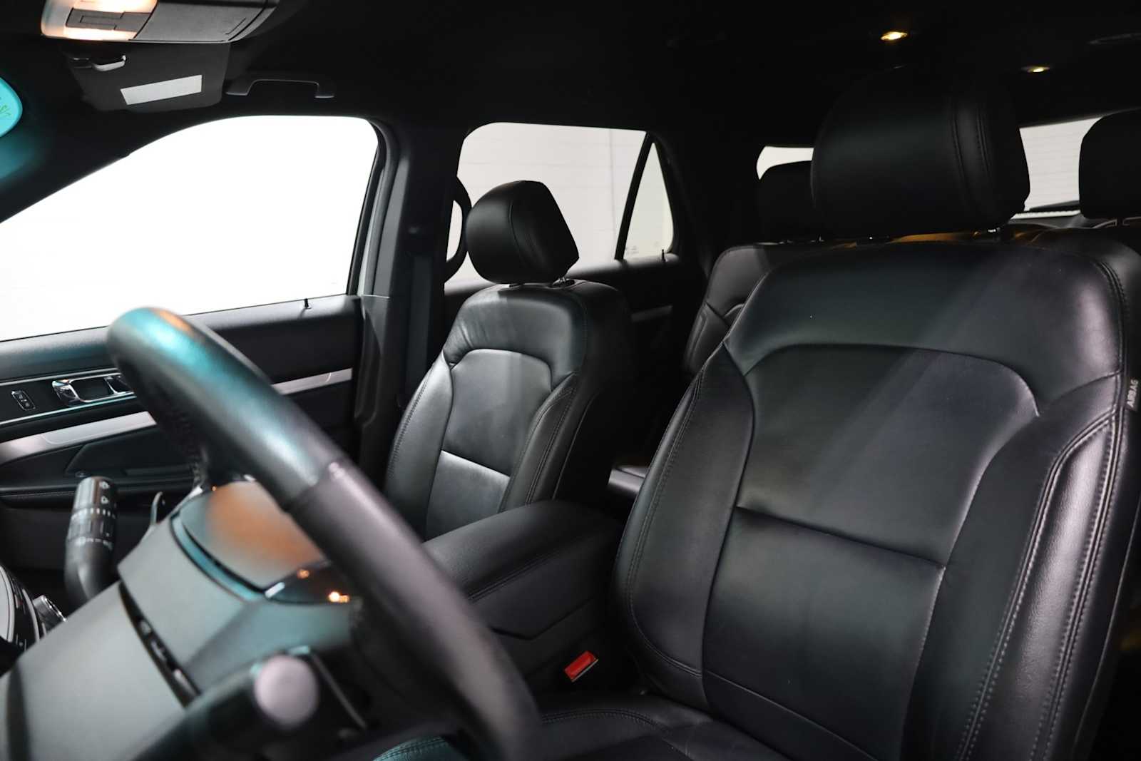 2017 Ford Explorer XLT photo 4
