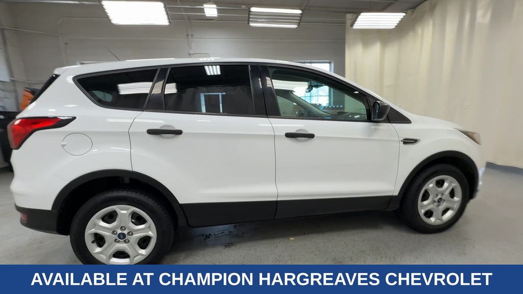 2019 Ford Escape S photo 2