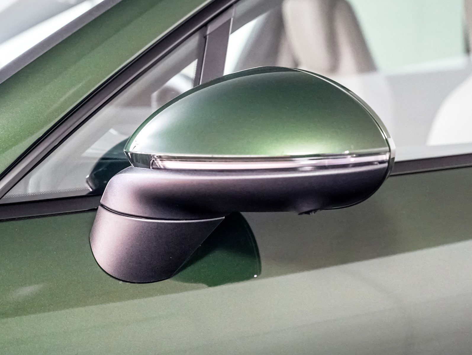 2025 Porsche Macan Electric photo 22