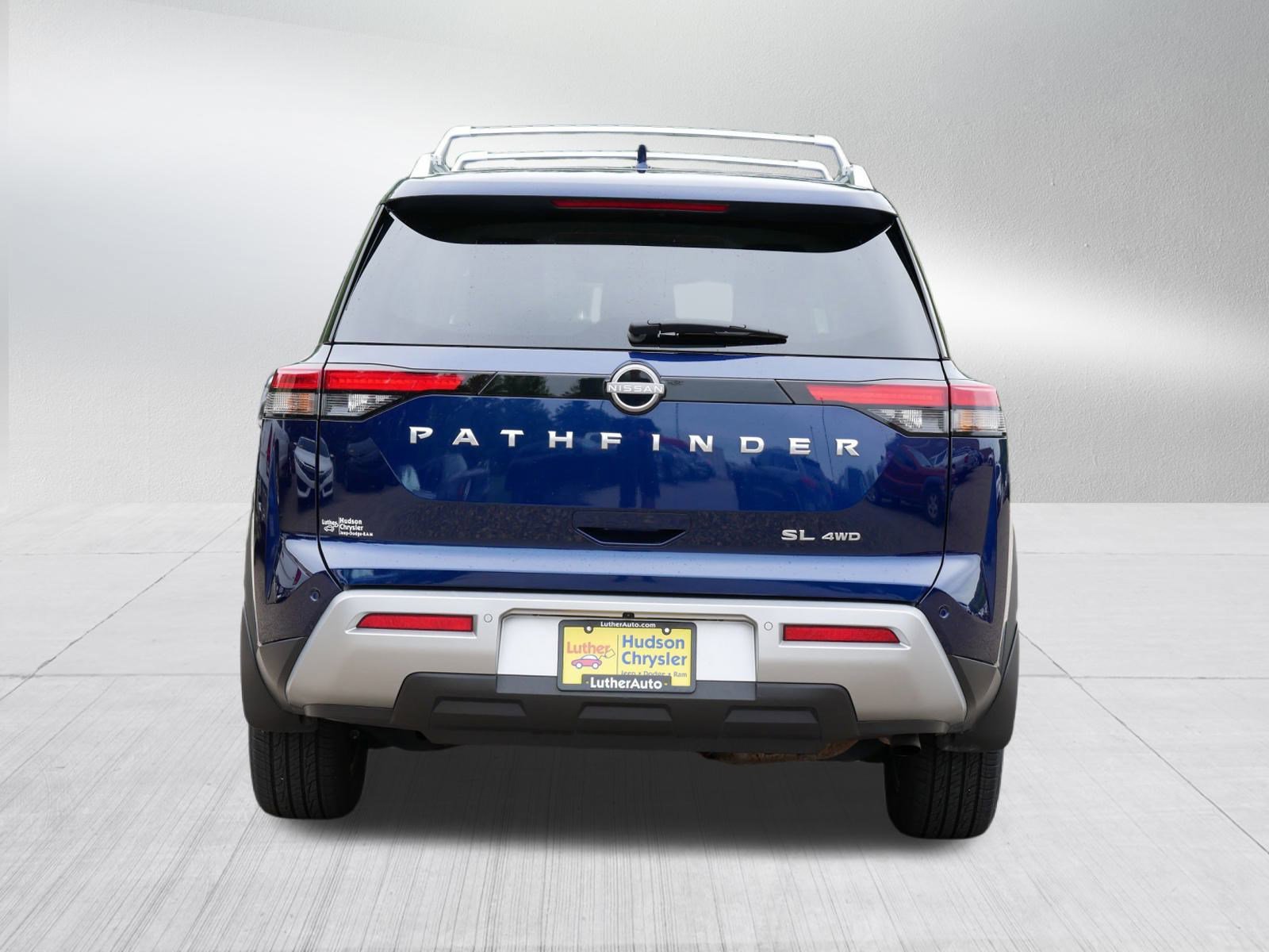 2024 Nissan Pathfinder SL photo 6