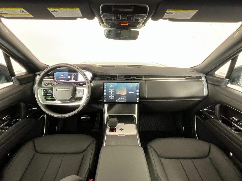 2025 Land Rover Range Rover SE photo 4