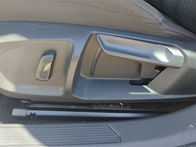 2024 Volkswagen Golf GTI S photo 24