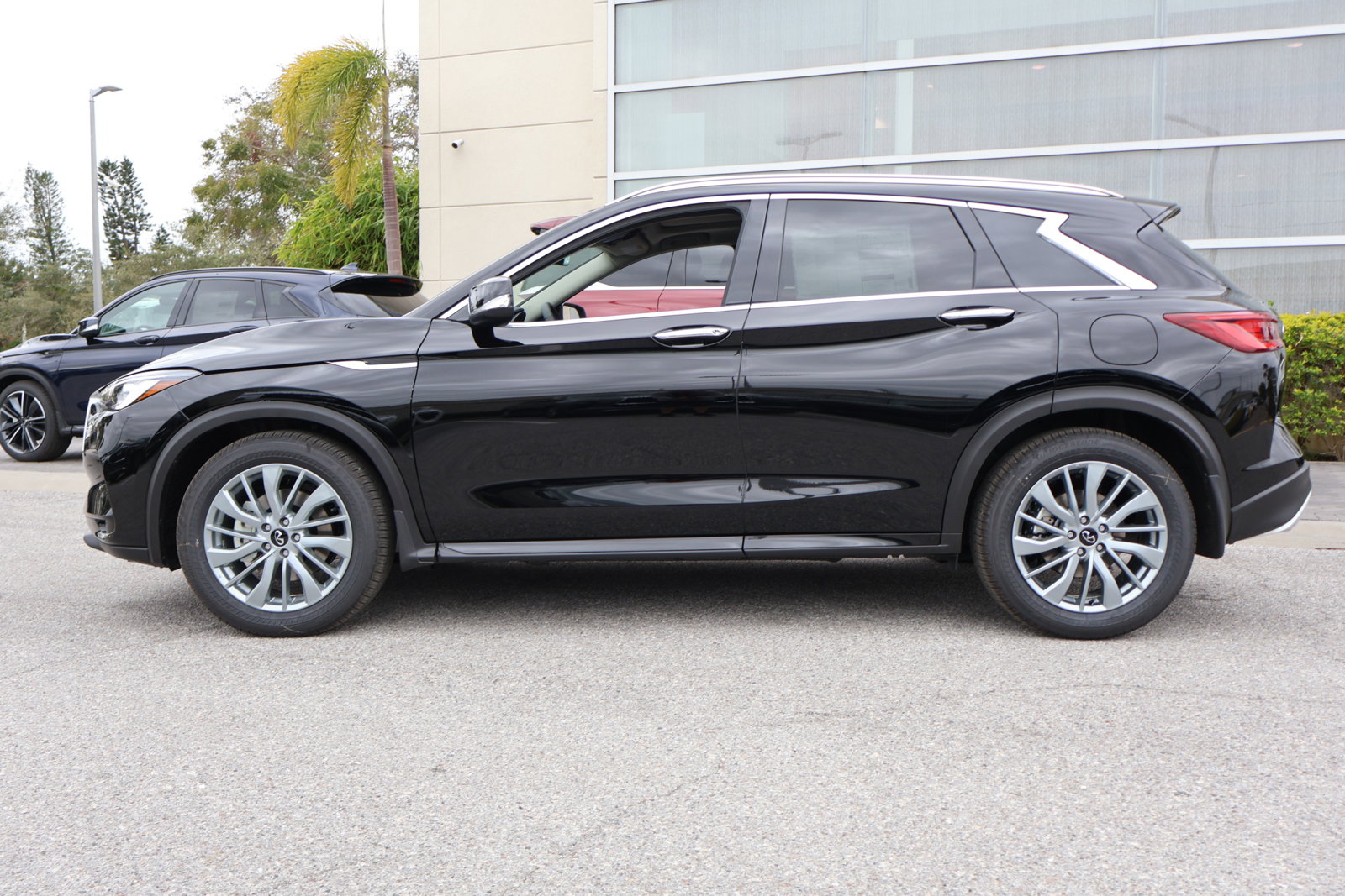 2025 Infiniti QX50 Luxe photo 2