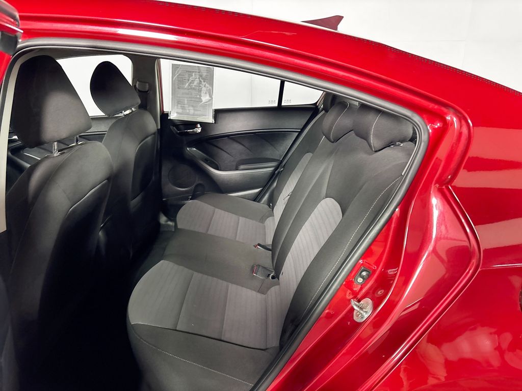 2017 Kia Forte S photo 19