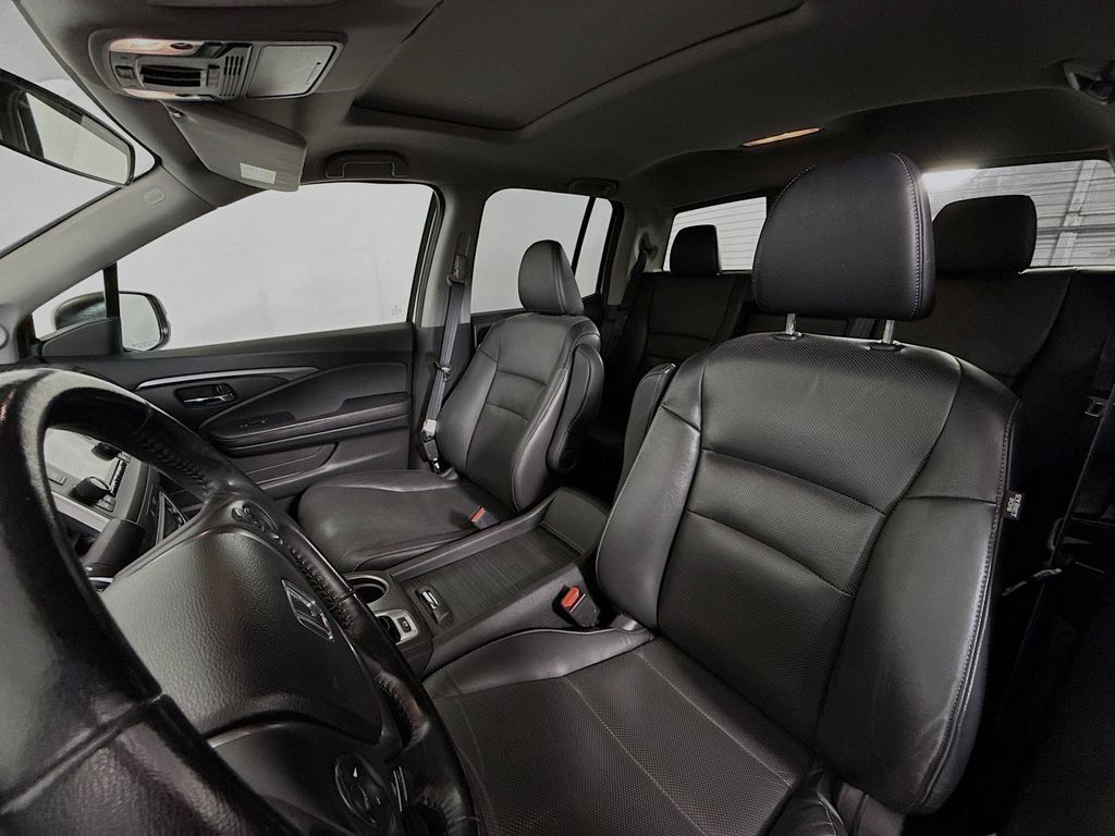 2019 Honda Ridgeline RTL photo 19