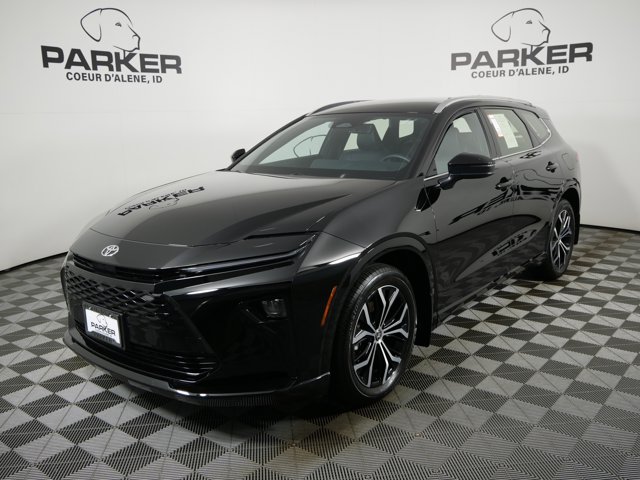 2025 Toyota Crown Signia XLE's photo