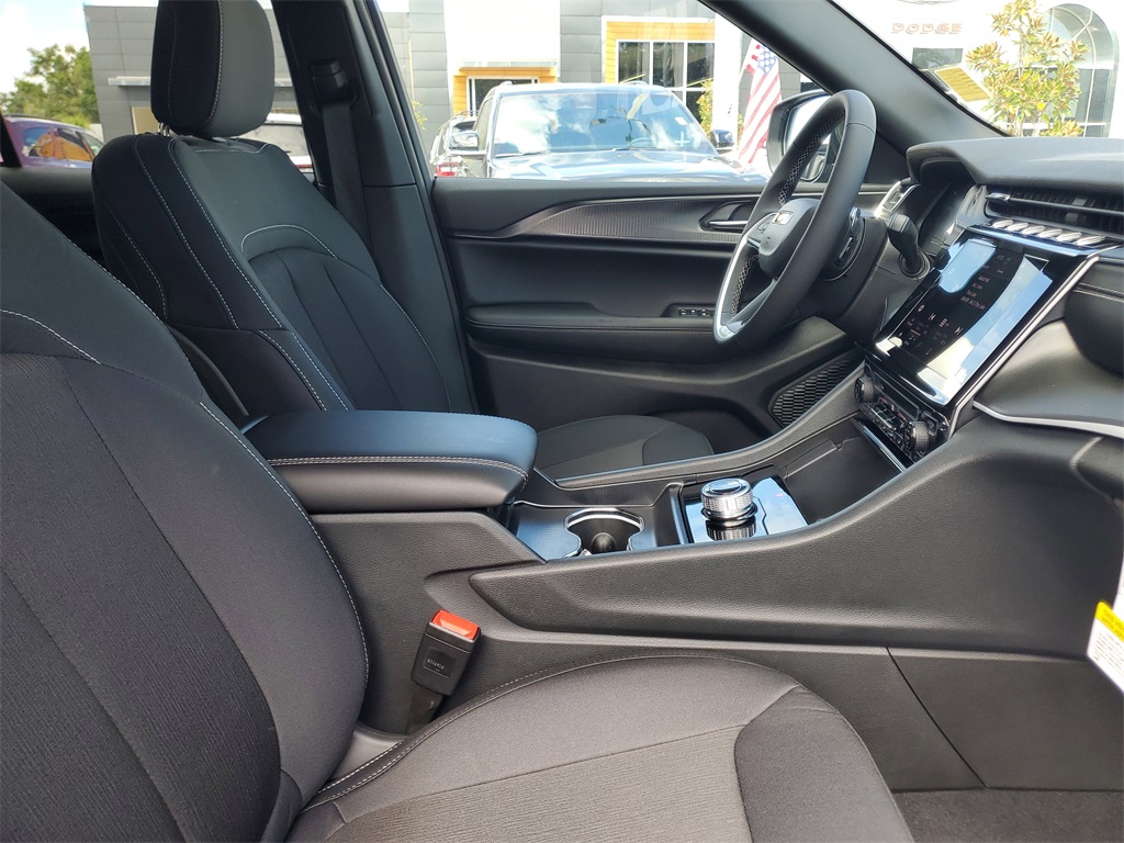 2025 Jeep Grand Cherokee Laredo X photo 30