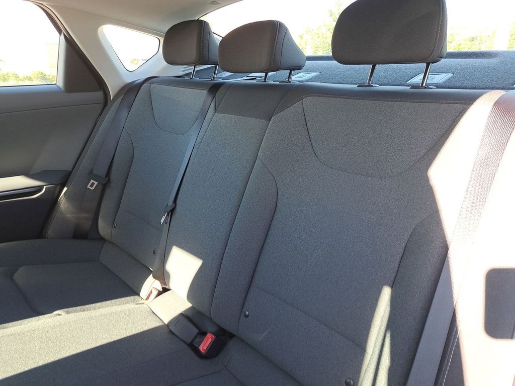 2025 Kia K4 LXS photo 13