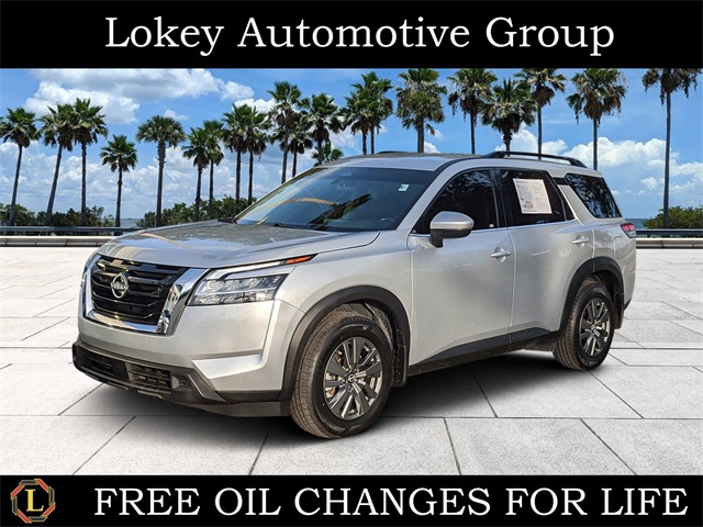 2022 Nissan Pathfinder SV's photo