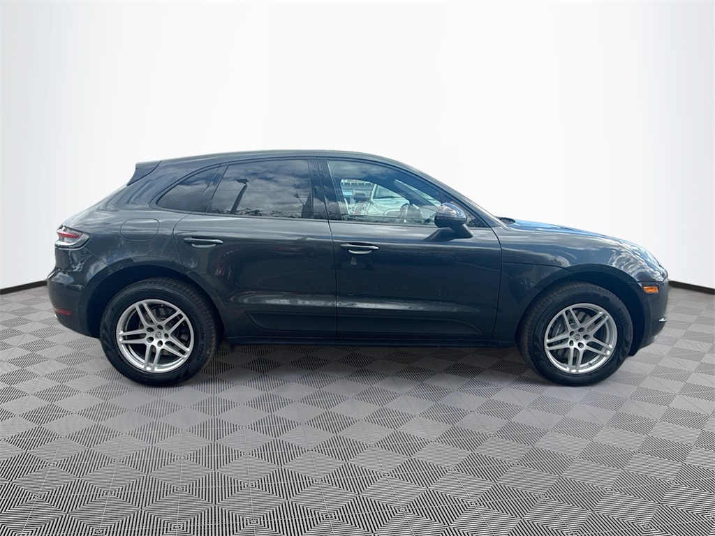 2021 Porsche Macan Base photo 4