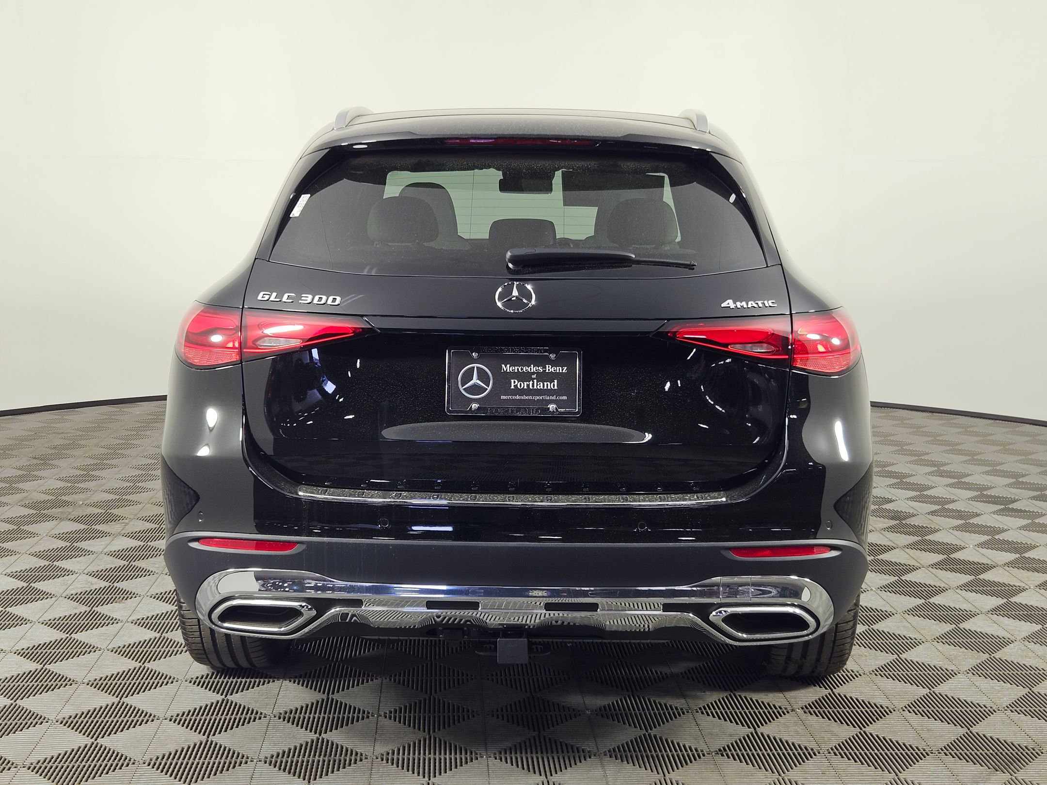 2025 Mercedes Benz GLC 300 4MATIC photo 4