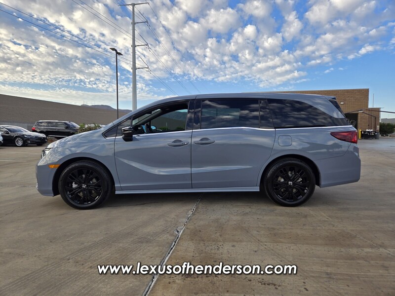 2025 Honda Odyssey photo 3