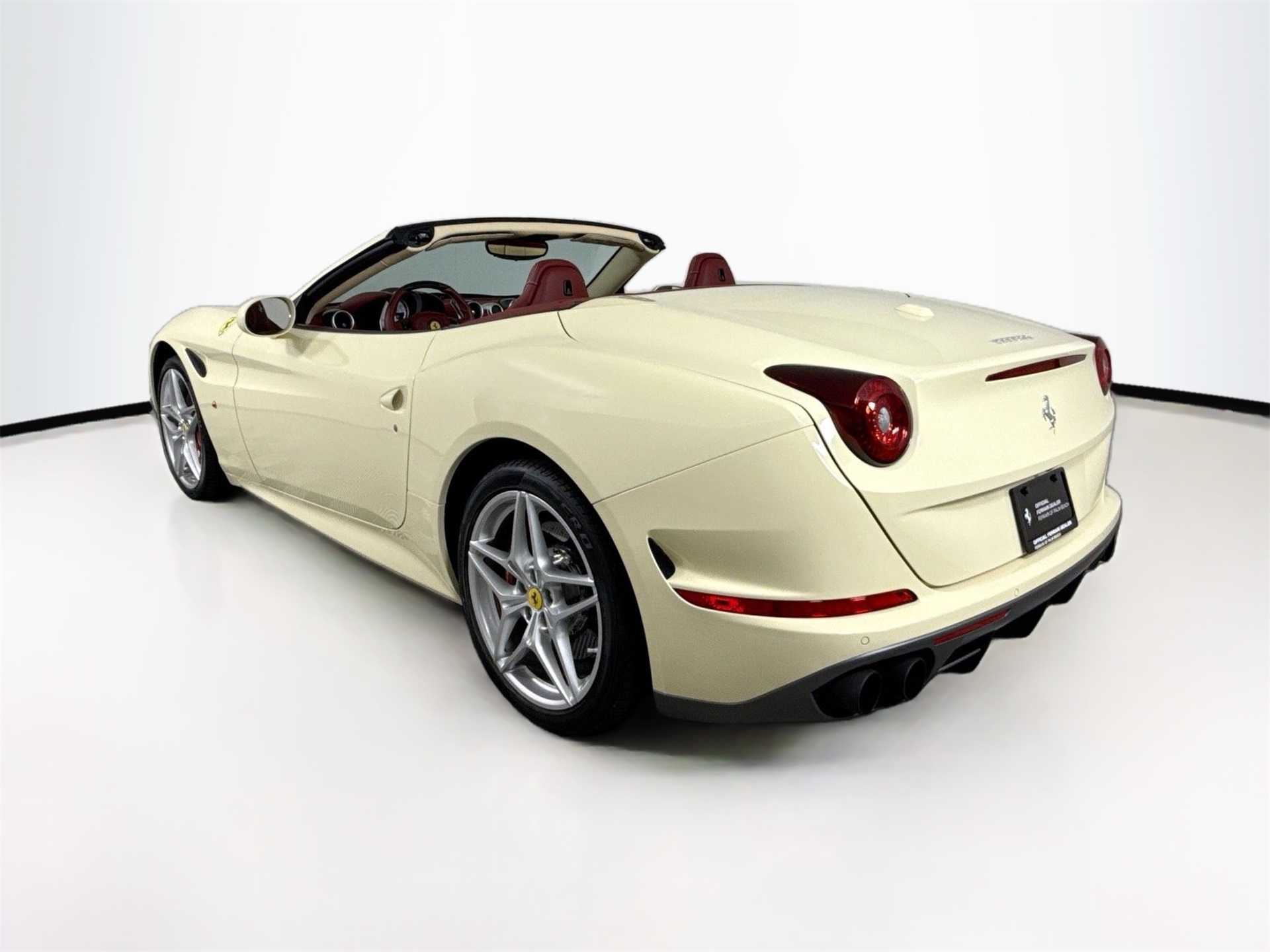 2017 Ferrari California T photo 5