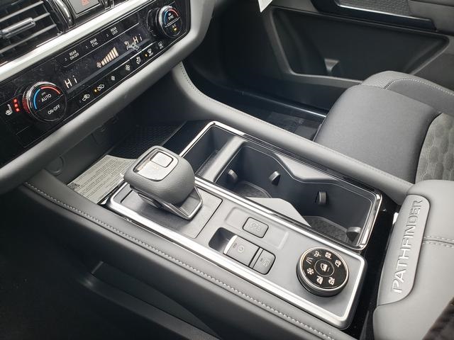 2025 Nissan Pathfinder SV photo 25