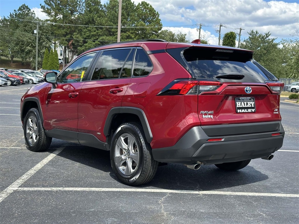 2024 Toyota RAV4 Hybrid XLE photo 11