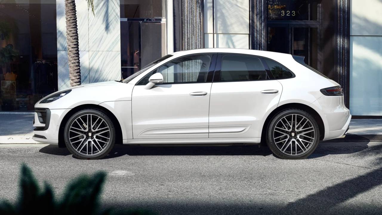 2025 Porsche Macan T photo 2