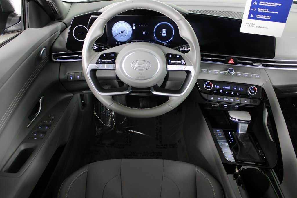 2025 Hyundai Elantra SEL Convenience photo 3